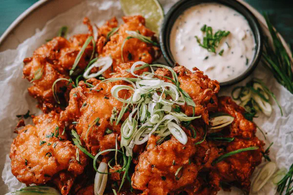 Acras de Camarão com Maionese de Limão