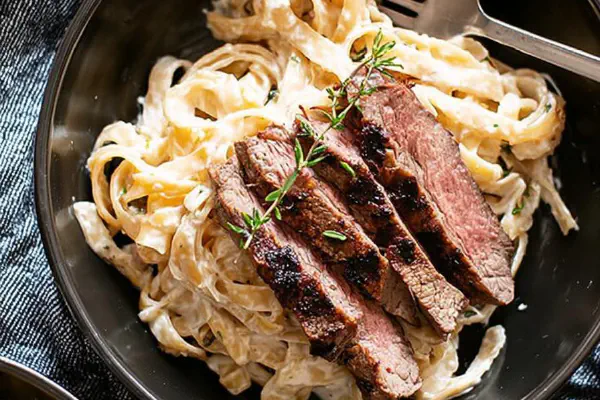 Alfredo com Bife Cremoso