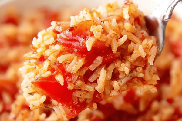Arroz com Tomate e Caldo de Galinha