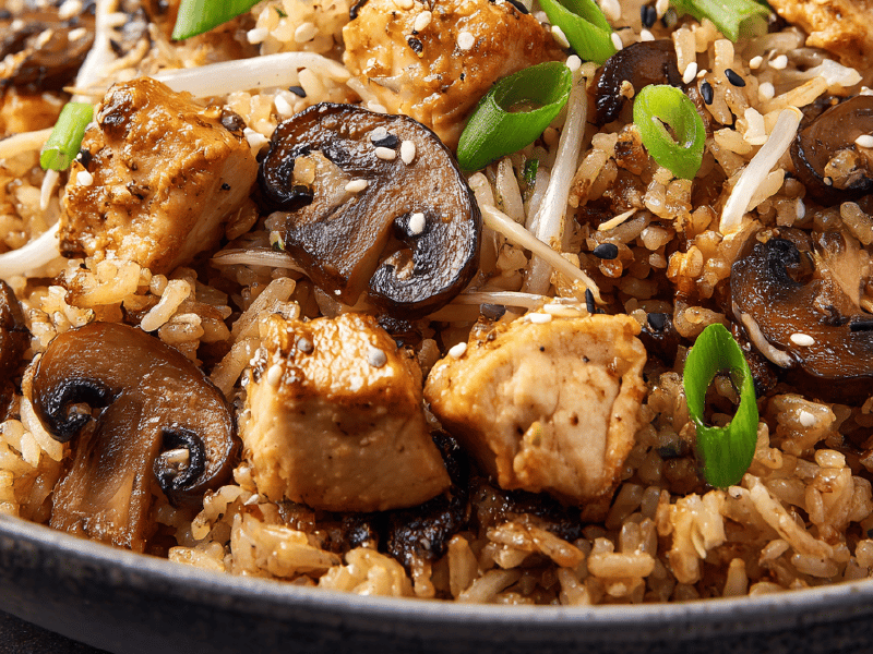 Arroz Frito de Frango e Cogumelos