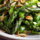 Pasta com pimentões assados e aspargos