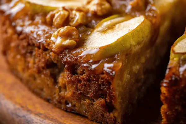 Bolo de Maçã Caramelizada com Maple