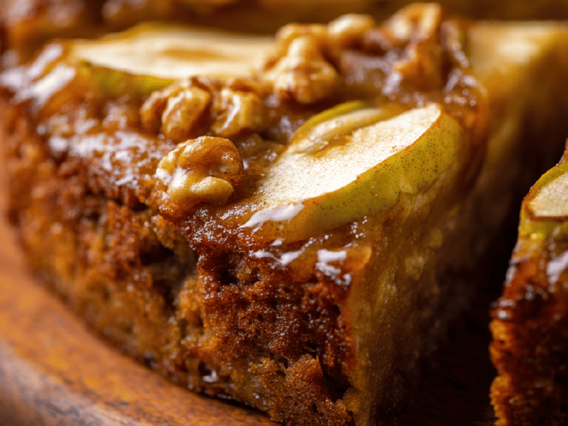 Bolo de Maçã Caramelizada com Maple