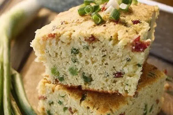 Bolo de Milho com Bacon e Cebolinha