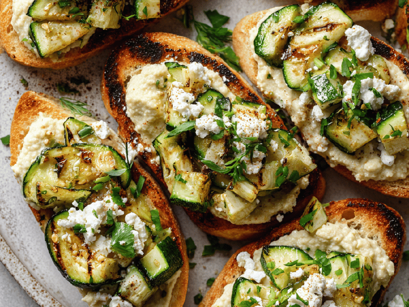 Bruschettas abobrinha feta