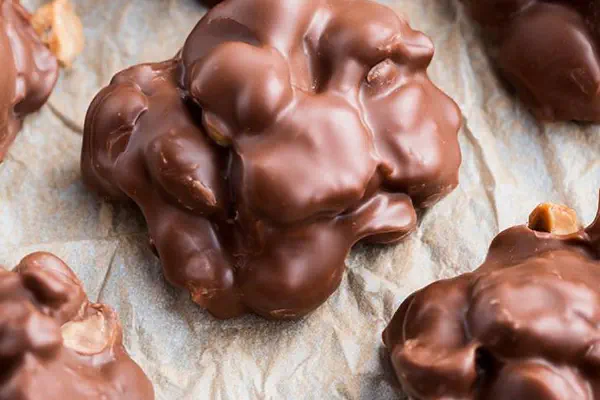 Clusters de Chocolate e Amendoim