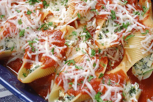 Conchas Recheadas com Espinafre