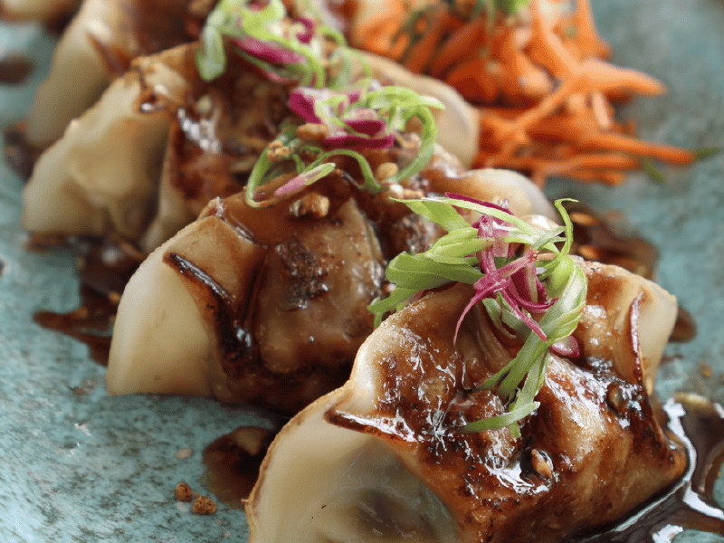Dumplings Grelhados com Molho Saté