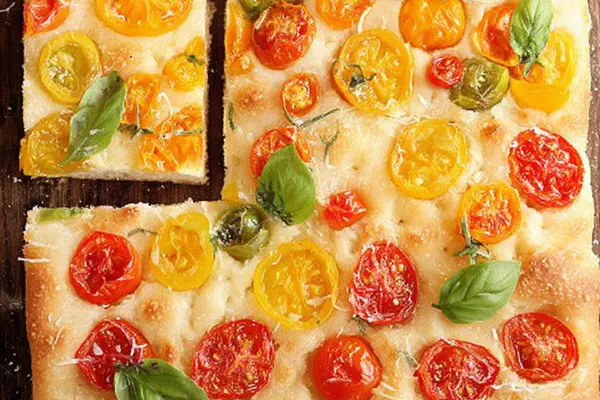 Focaccia com Tomate Rápida