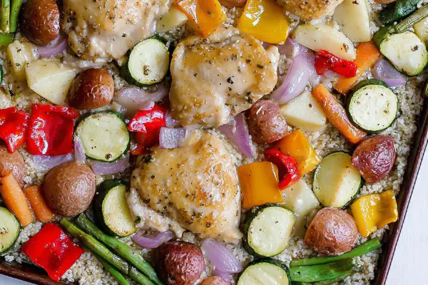 Frango com Legumes e Arroz Assado