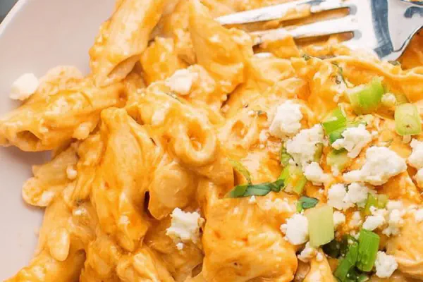 Macarrão com Frango Buffalo
