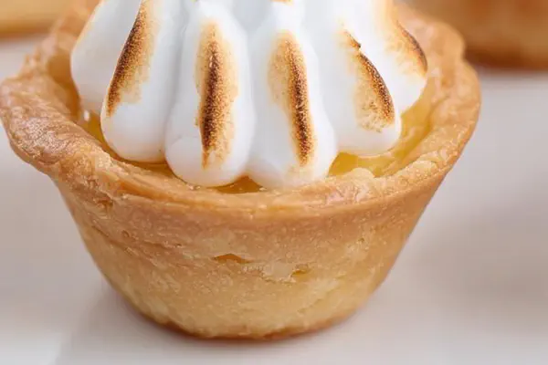 Mini tortinhas de limão com suspiro