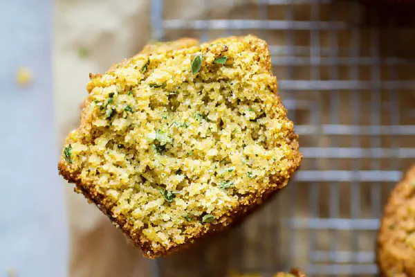 Muffins de Fubá com Ervas