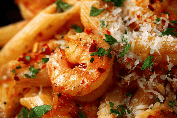 Penne apimentado com camarão
