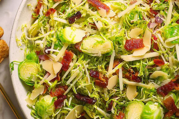 Salada de Couve-de-bruxelas Fatiada