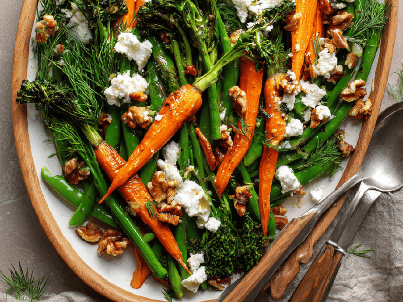Salada de Legumes Assados com Ricota e Castanhas