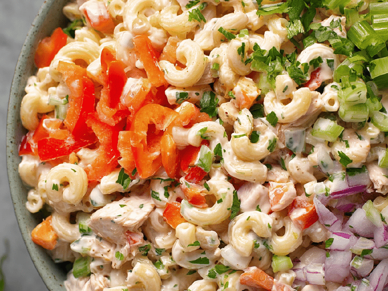 Salada de Macarrão com Frango Cremoso