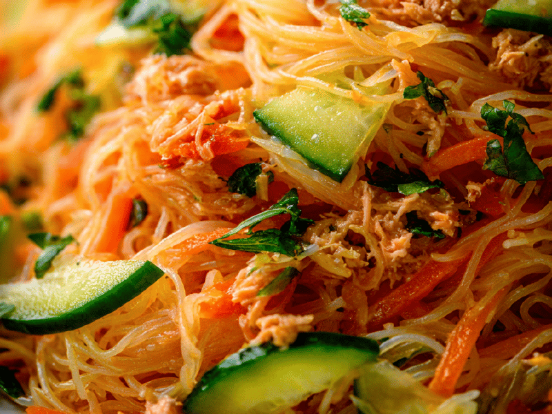 Salada de Vermicelli com Atum Picante