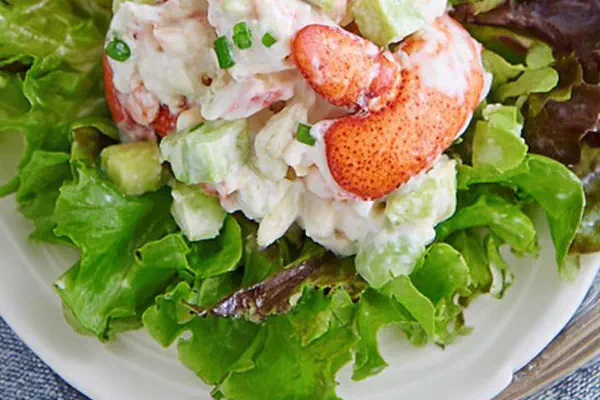 Salada fresca de brócolis e maçã