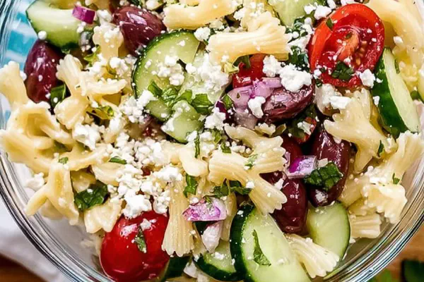Salada Grega com Massa
