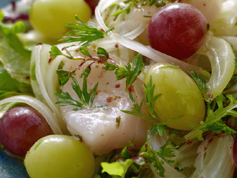 Salada morna de peixe e erva-doce