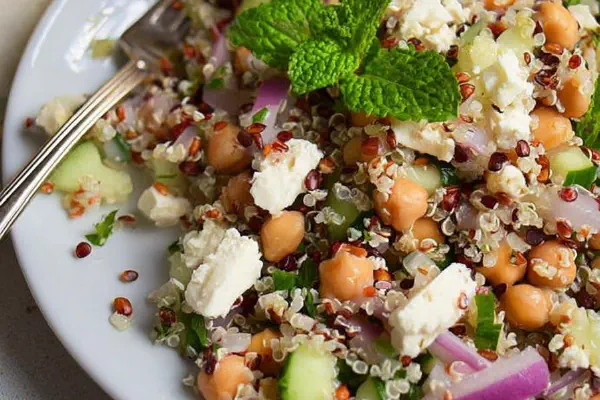 Salada Refrescante de Quinoa