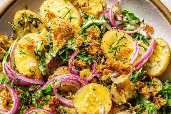 Salada rústica de batata e chips