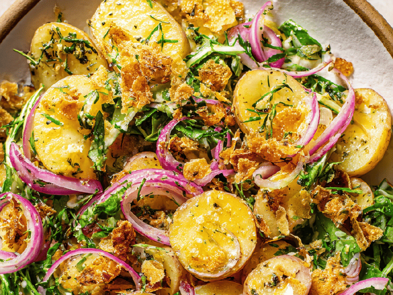 Salada rústica de batata e chips