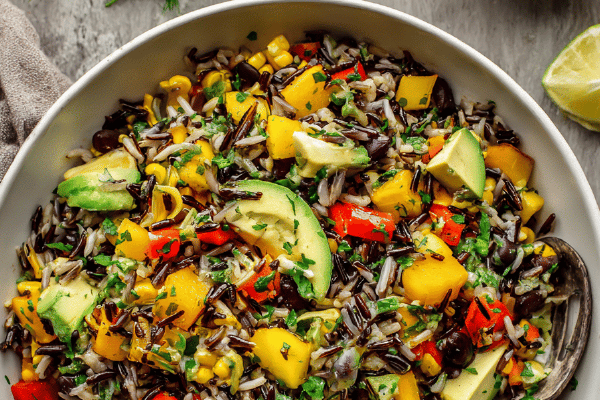 Salada Tropical de Arroz Selvagem