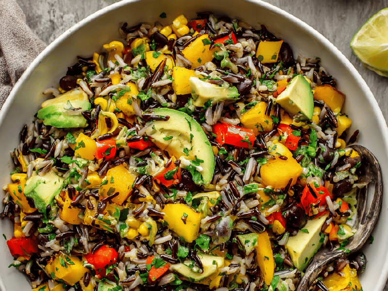Salada Tropical de Arroz Selvagem