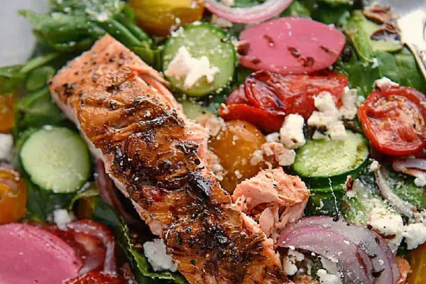 Salmão ao Balsâmico com Salada