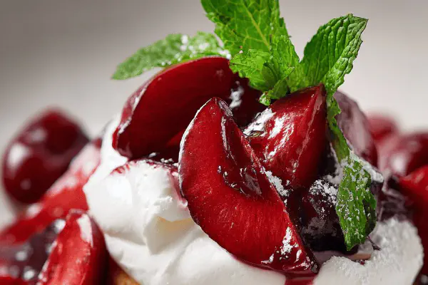 Shortcake de ameixa e cereja