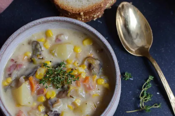 Sopa cremosa de milho e batata