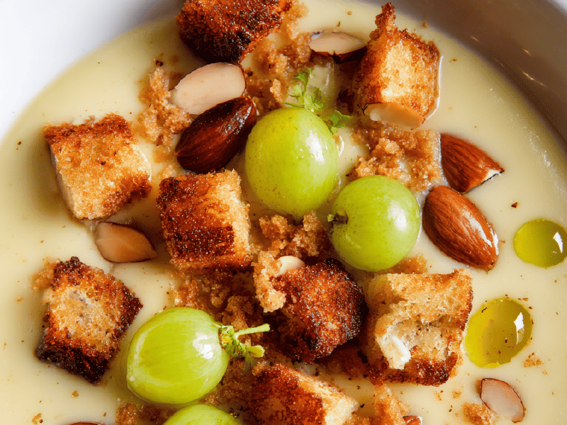 Sopa de Alho e Amêndoas