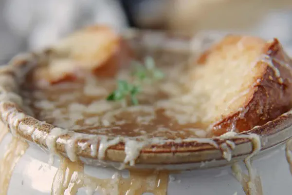 Sopa cremosa de milho e batata