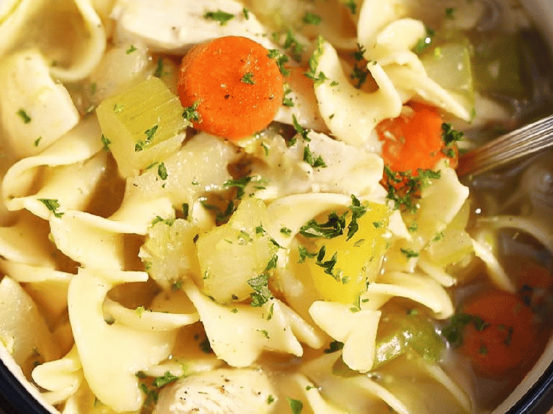 Sopa Rápida de Galinha com Macarrão