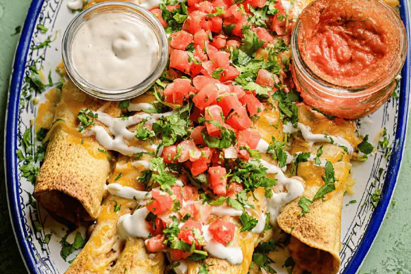 Taquitos de feijão e queijo