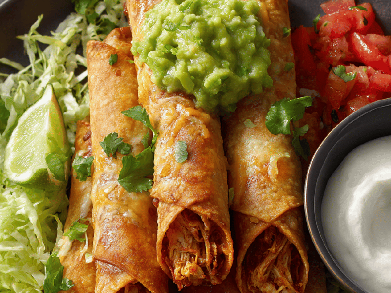 Taquitos de Frango com Guacamole