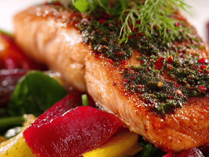 Truta com salada de beterraba