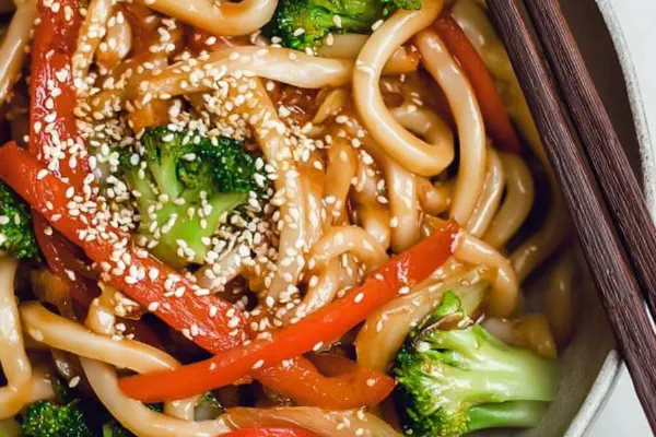 Udon Picante com Gergelim